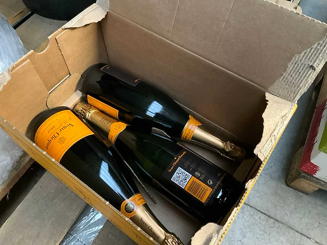 3x fles champagne veuve clicquot brut - afbeelding 4 van  4