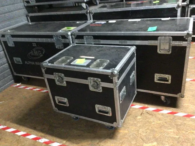 3x flightcase claypaky - 2x alpha wash/spot - 1x sharpy - afbeelding 1 van  5