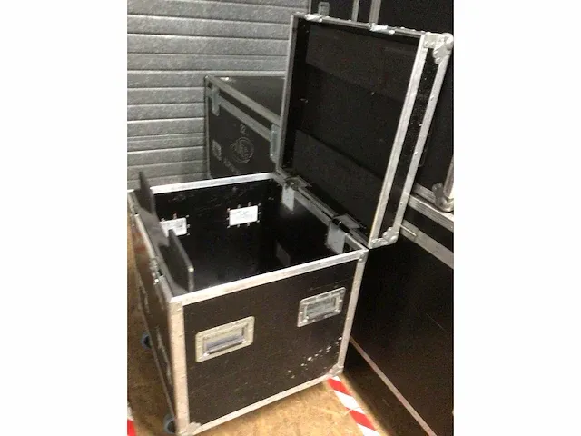 3x flightcase claypaky - 2x alpha wash/spot - 1x sharpy - afbeelding 5 van  5