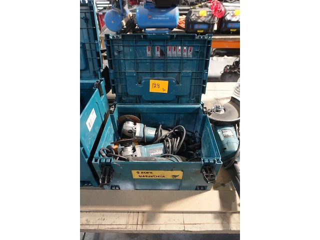 3x haakse slijper makita - afbeelding 1 van  4