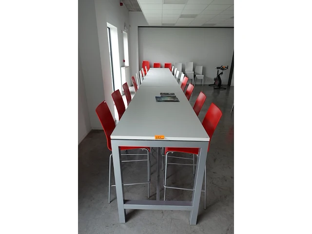 3x hoge bartafel + stoelen - afbeelding 1 van  4