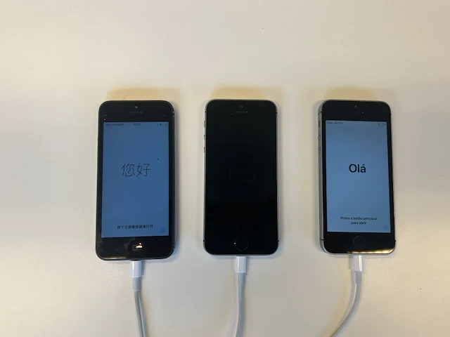3x i-phone se - afbeelding 1 van  2