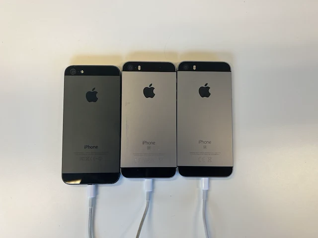 3x i-phone se - afbeelding 2 van  2