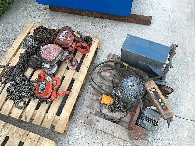 3x kettingtakels + 1 elektrische takel - afbeelding 1 van  10