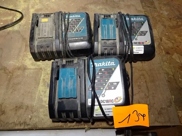 3x lader makita - afbeelding 1 van  1