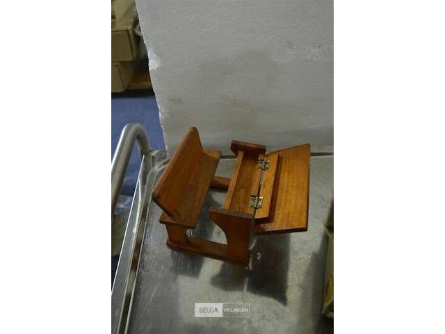 3x miniatuur schoolbankjes - afbeelding 2 van  3