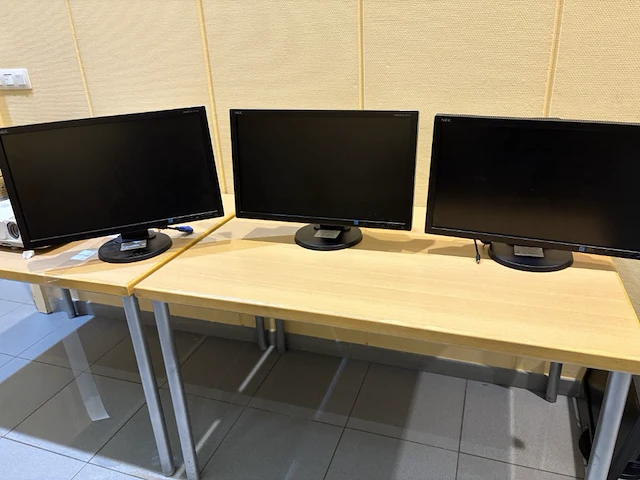 3x monitor 23" nec - afbeelding 2 van  5