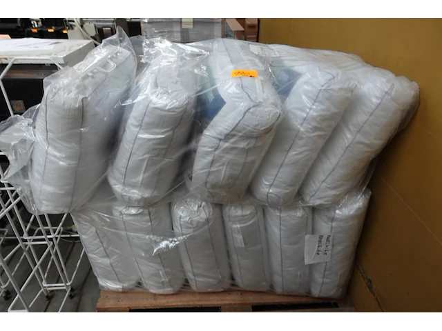 3x pallet bedlinnen - afbeelding 1 van  4