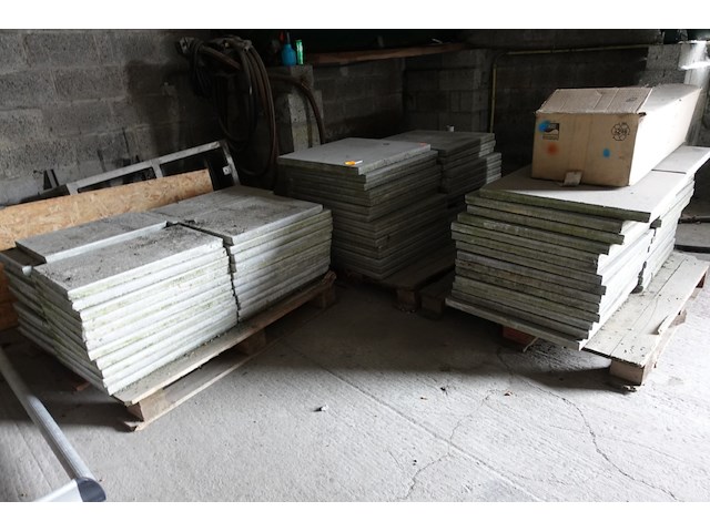 3x pallet betontegels - afbeelding 1 van  4