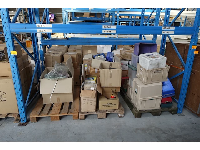 3x pallet diverse goederen - afbeelding 1 van  7