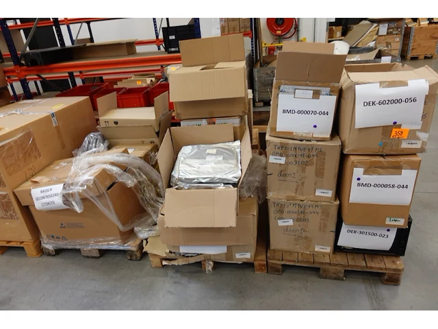 3x pallet diverse onderdelen voor laadpalen - afbeelding 1 van  10