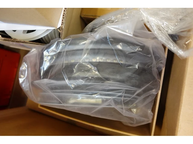 3x pallet diverse onderdelen voor laadpalen - afbeelding 10 van  10