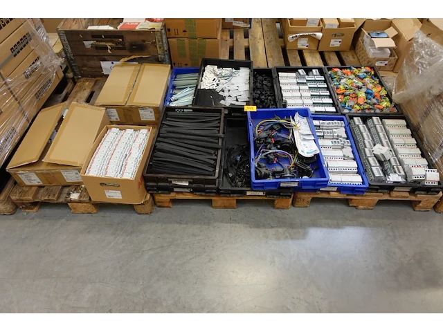 3x pallet diverse zekeringen - afbeelding 1 van  19