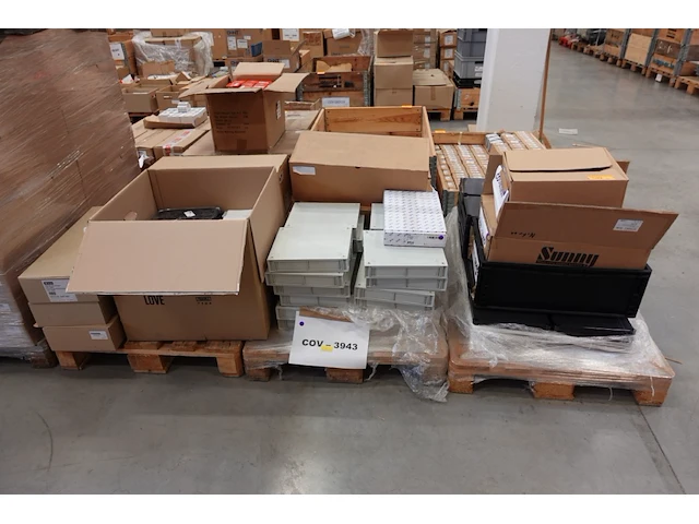 3x pallet diverse zekeringkasten - afbeelding 1 van  13