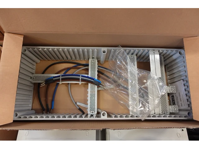 3x pallet diverse zekeringkasten - afbeelding 12 van  13