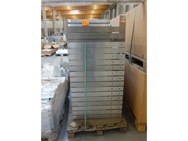 3x pallet metalen onderstel - afbeelding 1 van  10