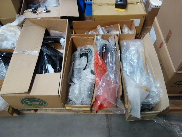 3x pallet spatborden + doos reparatietubes - afbeelding 3 van  10