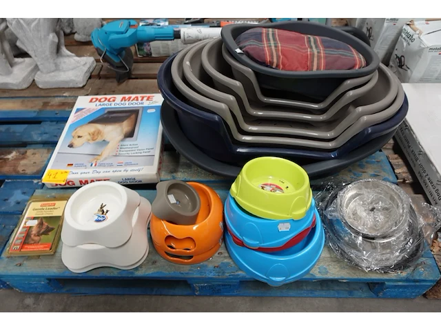 3x pallet toebehoren hond - afbeelding 1 van  6