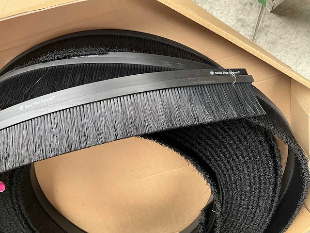 3x rol 25 meter mink flex profielborstel zwart en 99x den braven butylene-x kleur grijs - afbeelding 7 van  11