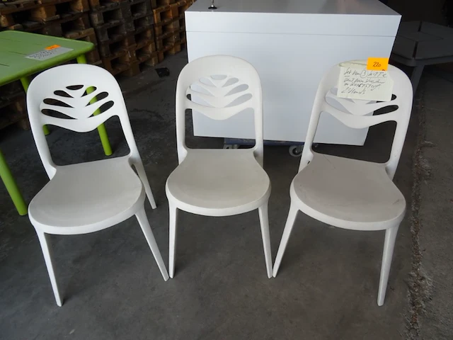 3x stapelbare outdoor kunststof stoel - afbeelding 1 van  4