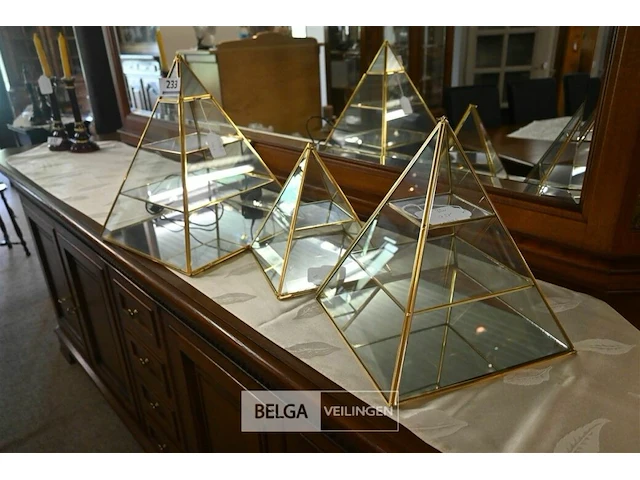 3x vitrine pyramide diverse afmetingen - afbeelding 1 van  5