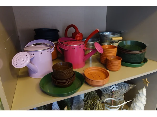 3x volledige inhoud kast + diverse decoratie - afbeelding 2 van  16