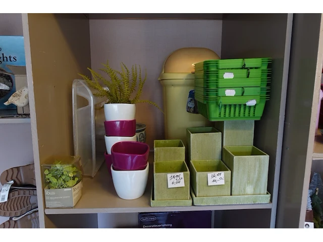 3x volledige inhoud kast + diverse decoratie - afbeelding 14 van  16