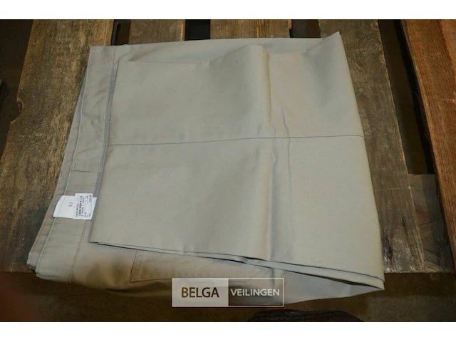 3x werkbroek beige maat 60, 1x werkbroek groen maat 62 - afbeelding 1 van  2