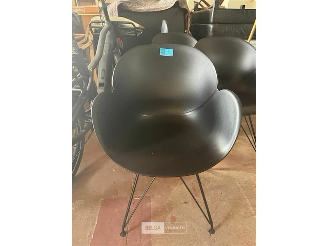 3x zwarte pvc kuipstoelen - afbeelding 1 van  6