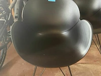 3x zwarte pvc kuipstoelen