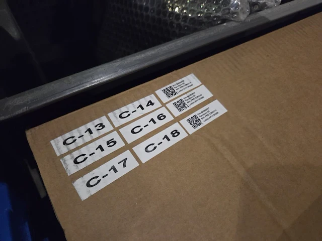 4 alu frames met groot lot led schermen - afbeelding 16 van  17