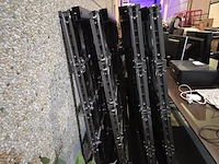 4 alu frames met groot lot led schermen - afbeelding 3 van  17