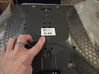 4 alu frames met groot lot led schermen - afbeelding 6 van  17