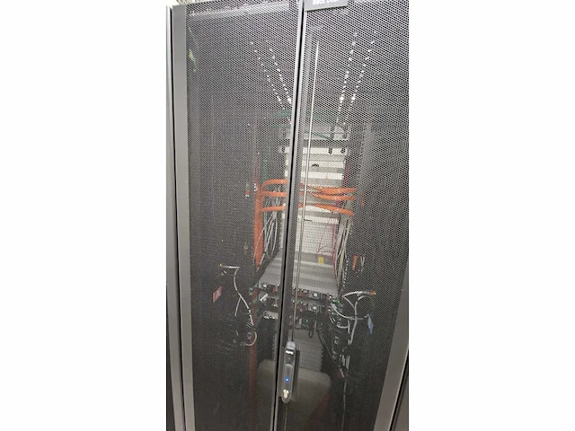 4 apc netshelter sx gen 2 racks – 48u netwerkopslag - afbeelding 2 van  11
