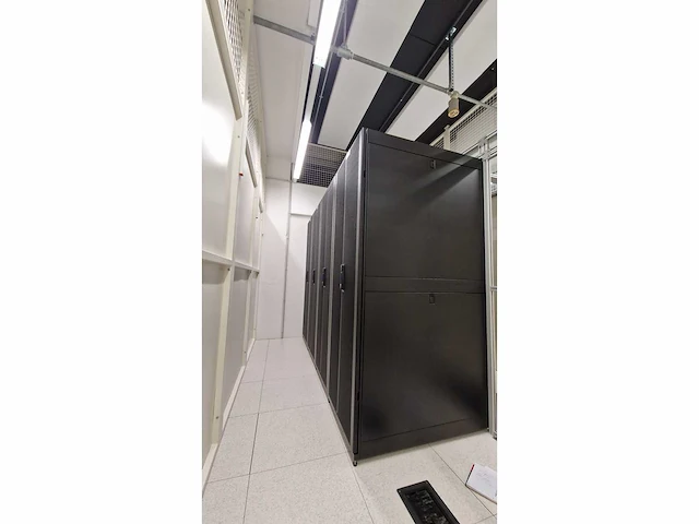 4 apc netshelter sx gen 2 racks – 48u netwerkopslag - afbeelding 3 van  11