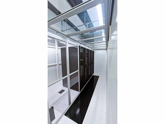 4 apc netshelter sx gen 2 racks – 48u netwerkopslag - afbeelding 1 van  11