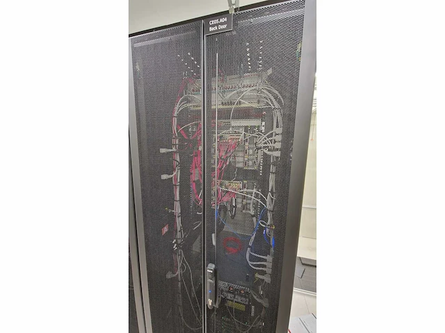 4 apc netshelter sx gen 2 racks – 48u netwerkopslag - afbeelding 9 van  11