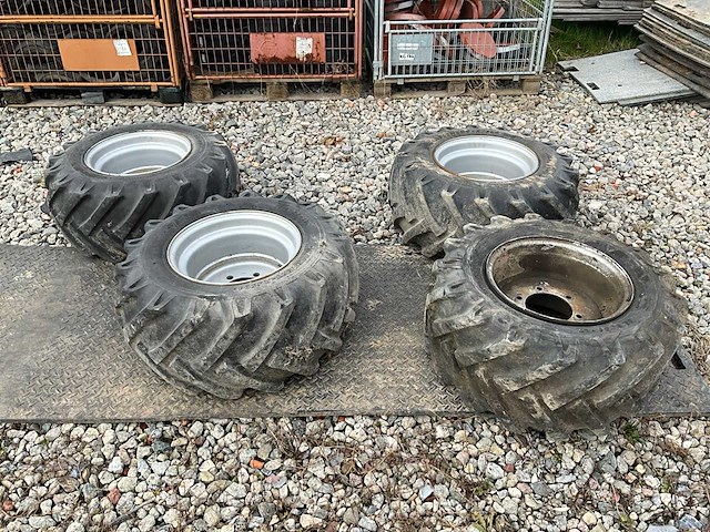 4 banden met velg - afbeelding 1 van  10