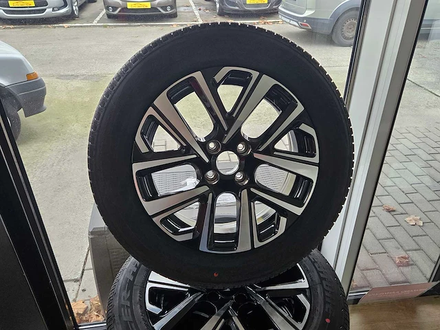 4 banden michelin met 17 inch velgen - afbeelding 2 van  13