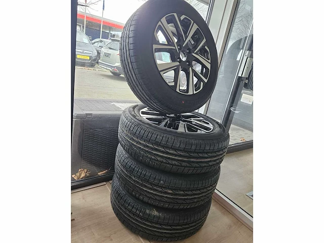 4 banden michelin met 17 inch velgen - afbeelding 4 van  13