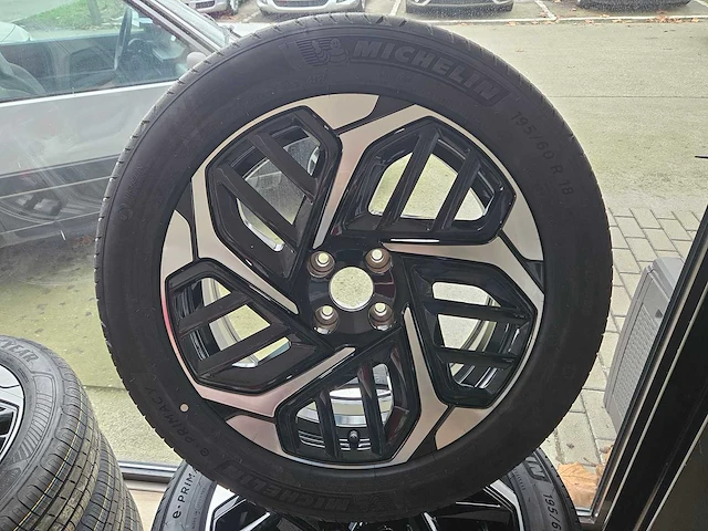 4 banden michelin met 17 inch velgen - afbeelding 1 van  13
