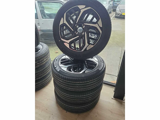 4 banden michelin met 17 inch velgen - afbeelding 7 van  13
