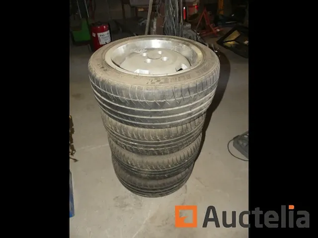 4 banden op aluminium velgen - afbeelding 2 van  3