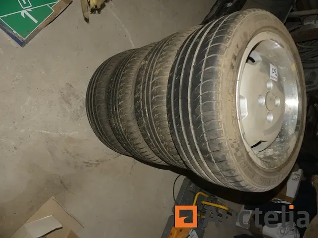 4 banden op aluminium velgen - afbeelding 3 van  3