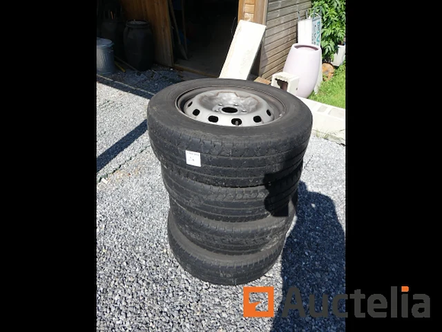 4 banden op velgen voor opel vivaro (zomer) goodyear 205/65r 16c 107/105t - afbeelding 5 van  9