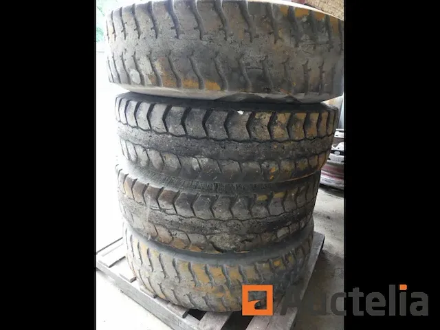 4 banden op velgen voor vrachtwagen sava orjac ms - afbeelding 4 van  4