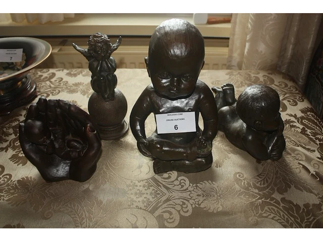 4 beeldjes "baby" waarvan 2 beeldjes gesigneerd "wanders" - afbeelding 1 van  5