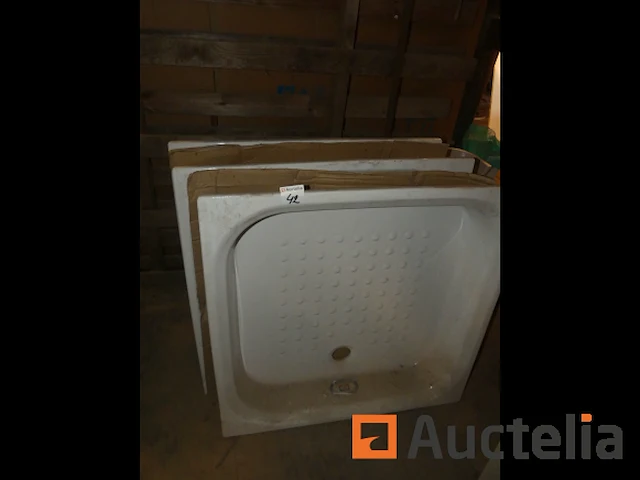 4 betegelde douchebaden, 1 bröje gasketel - afbeelding 3 van  9