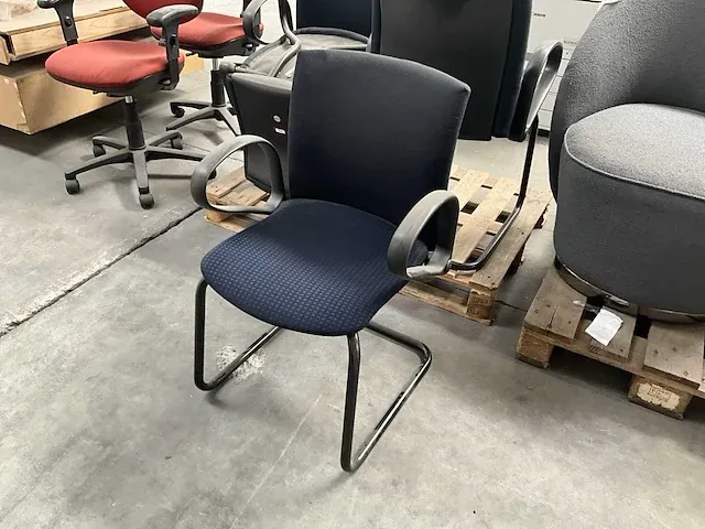 4 bijzetstoelen comforto model d5088 - afbeelding 1 van  6