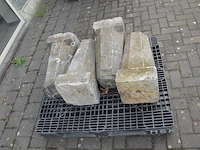 4 blauwe stenen palen ca. 80 cm (zonder pvc pallet) - afbeelding 2 van  5